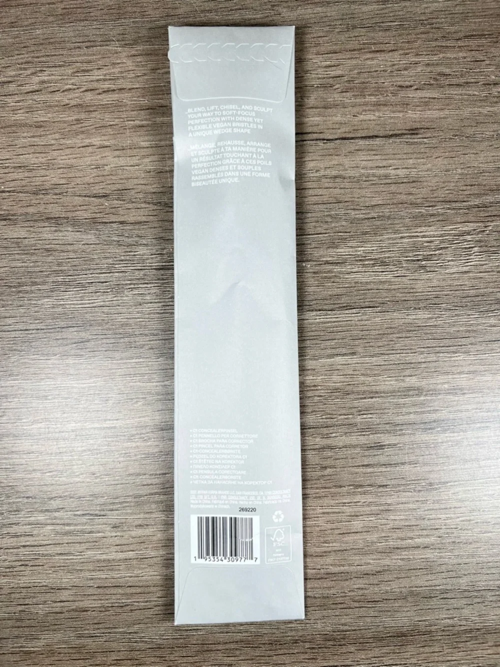 r.e.m. beauty Angled Concealer Brush